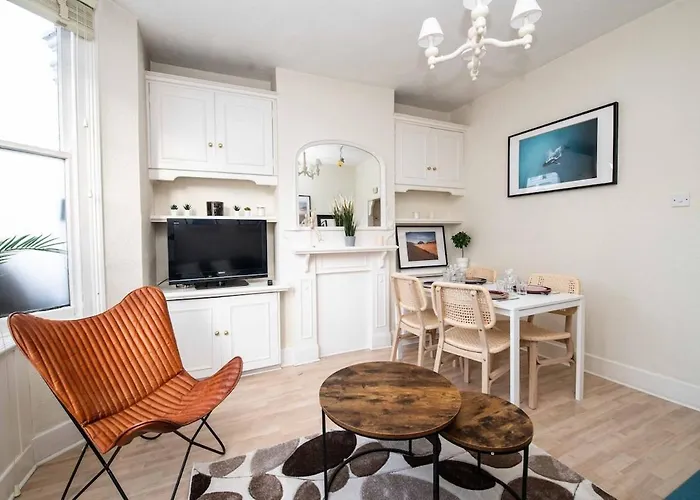 Bishop\'S Road - Welcoming Flat With Outside Space