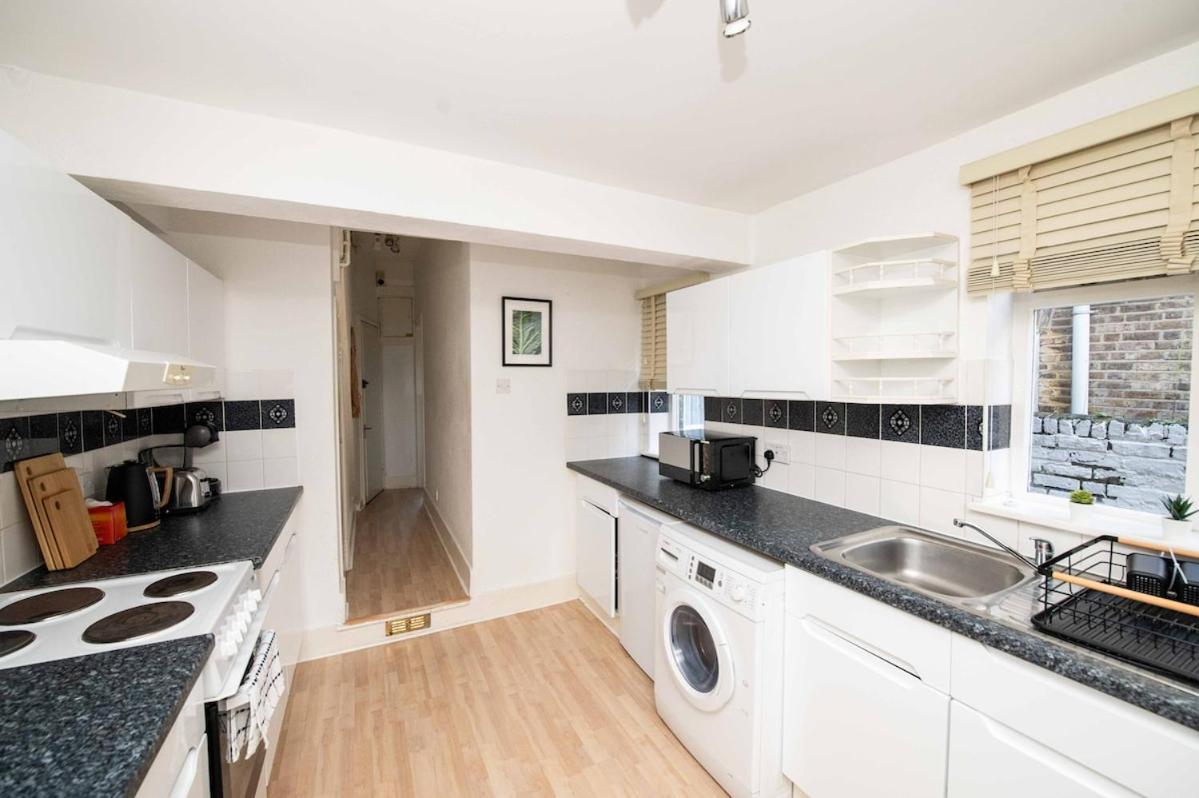 Apartment Bishop's Road - Welcoming Flat With Outside Space *